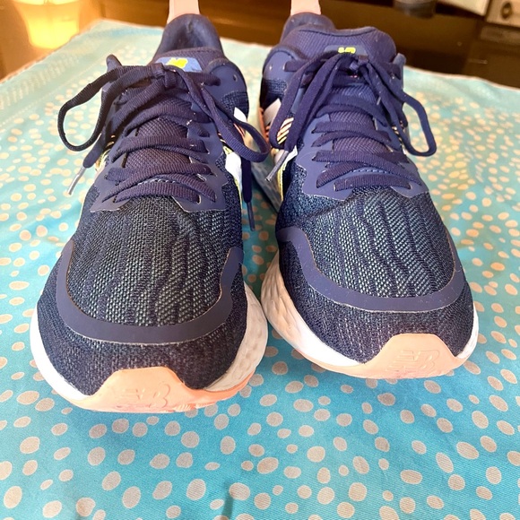 New Balance women’s fresh foam X running shoes. Size 12. Great Condition. Navy - Picture 3 of 7
